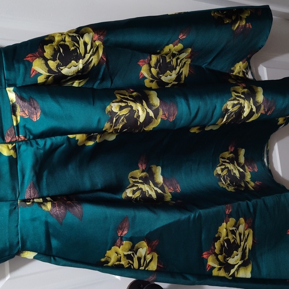 Dress - Picture 4 of 4